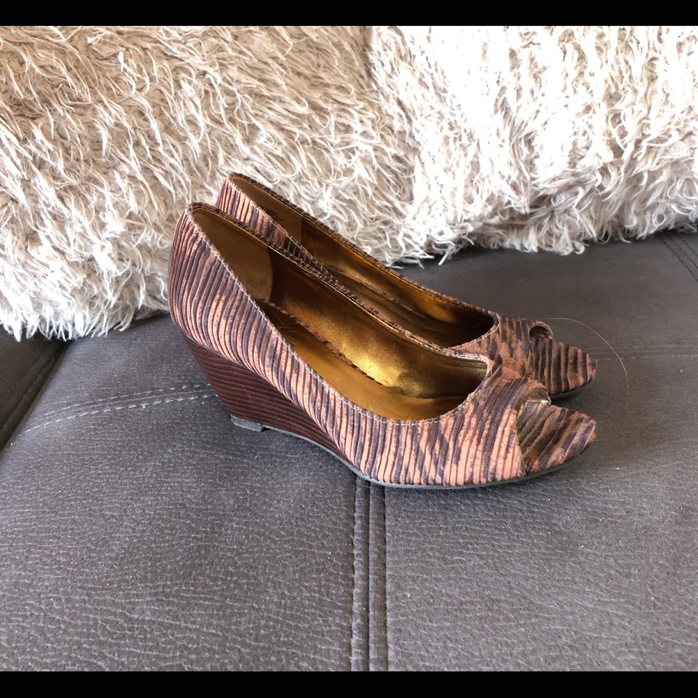 NINE WEST Brown Peep Toe Wedges Size 6